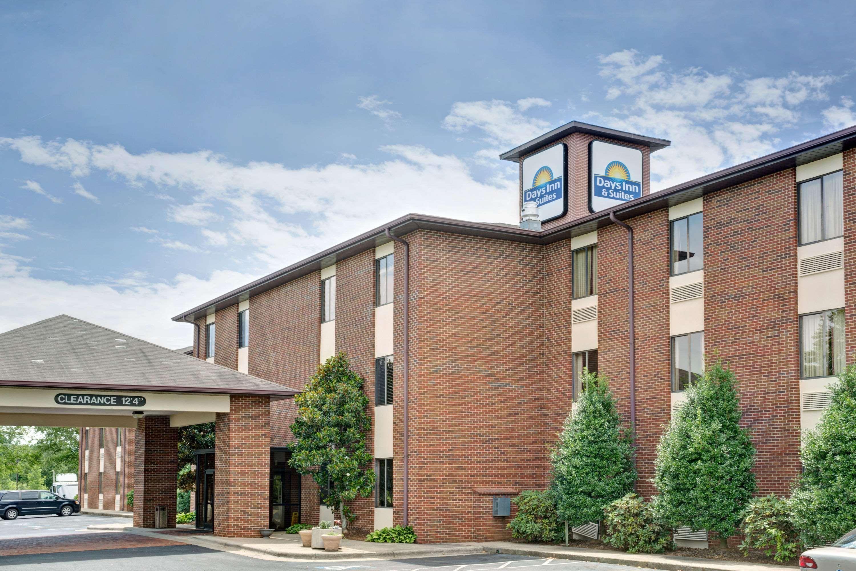 Days Inn & Suites By Wyndham Hickory Esterno foto