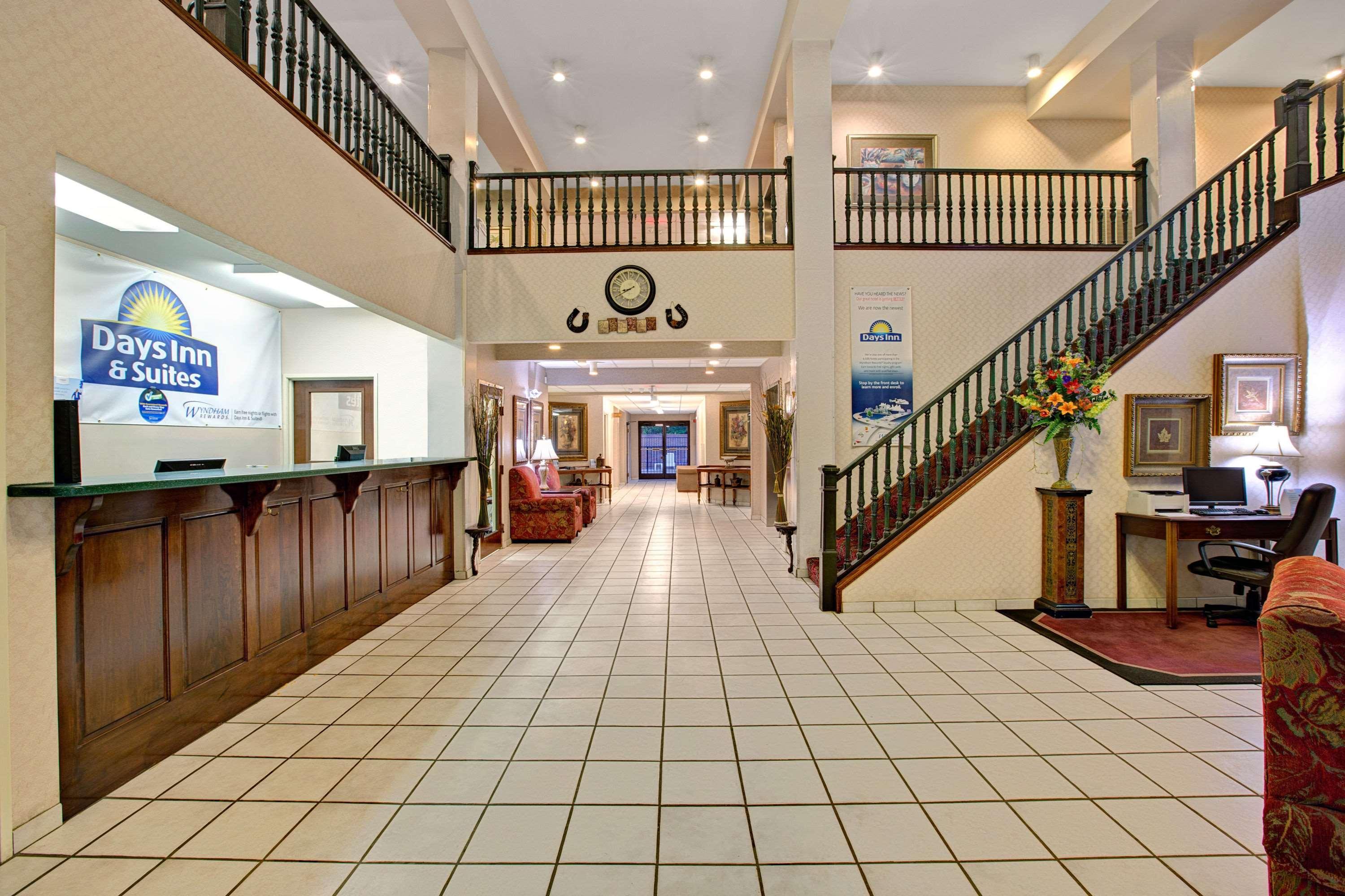 Days Inn & Suites By Wyndham Hickory Esterno foto