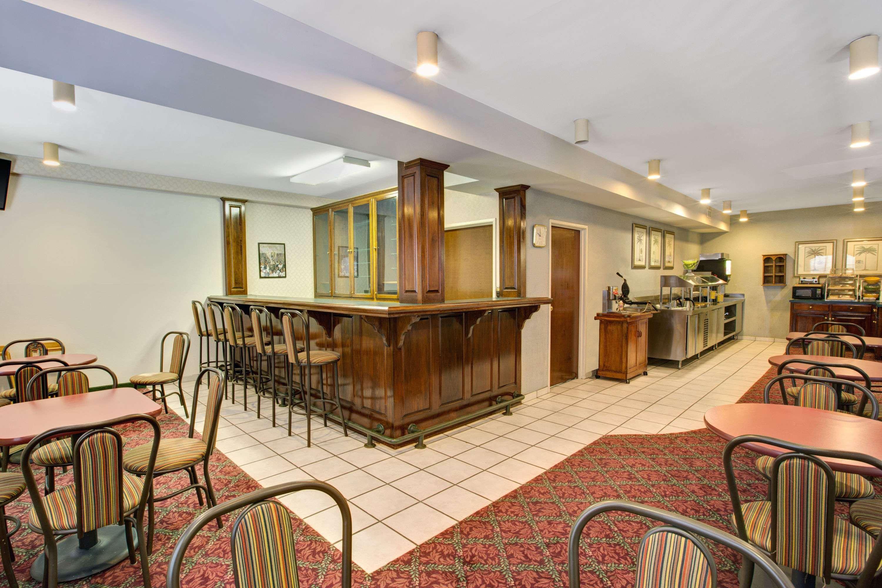 Days Inn & Suites By Wyndham Hickory Esterno foto