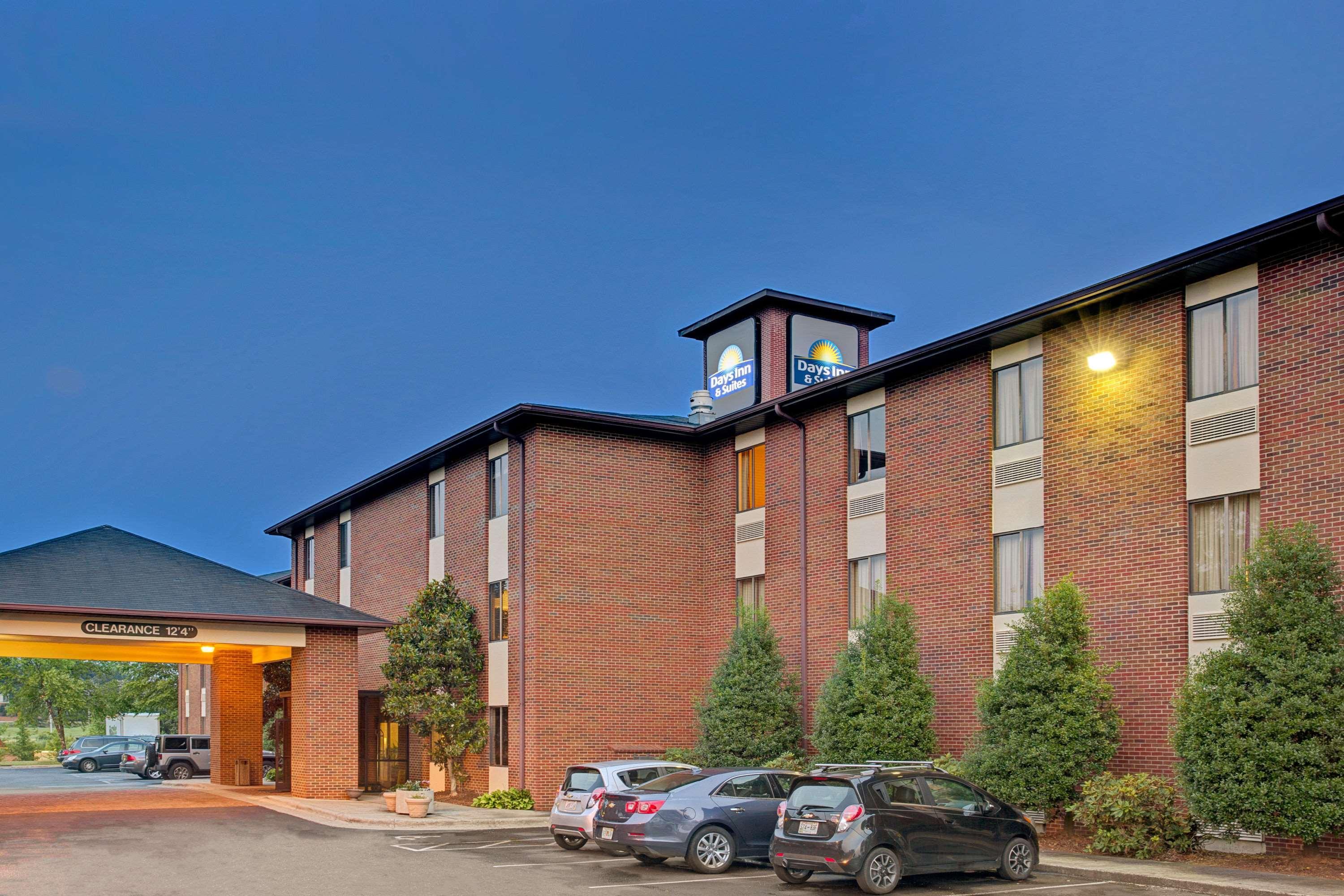 Days Inn & Suites By Wyndham Hickory Esterno foto